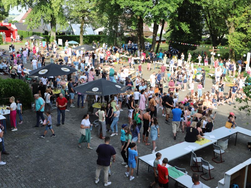 Gemeinsamer Schuljahresausklang beim Sommerfest